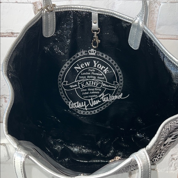 Stylish Animal Print Tote Bag - Black and White - Picture 3 of 6